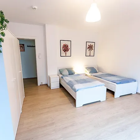Monteurhaus Elberfeld 2 Bis Zu 10 Personen Garage Apartment