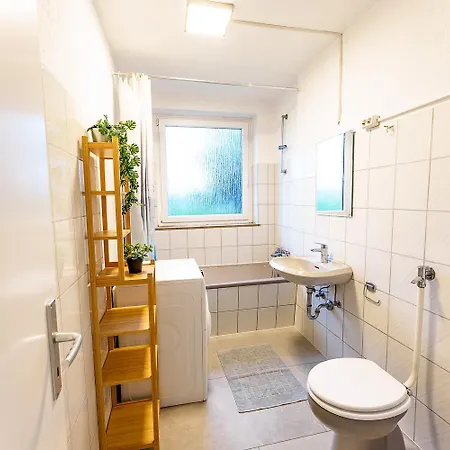 Monteurhaus Elberfeld 2 Bis Zu 10 Personen Garage